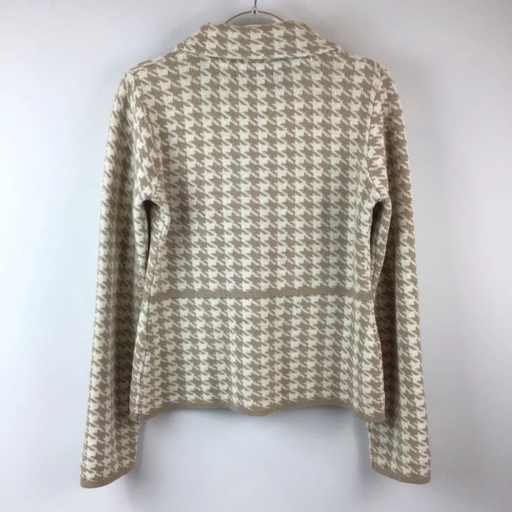 A. IDA Made in Italy Houndstooth Tan Button Down Sweater | Medium